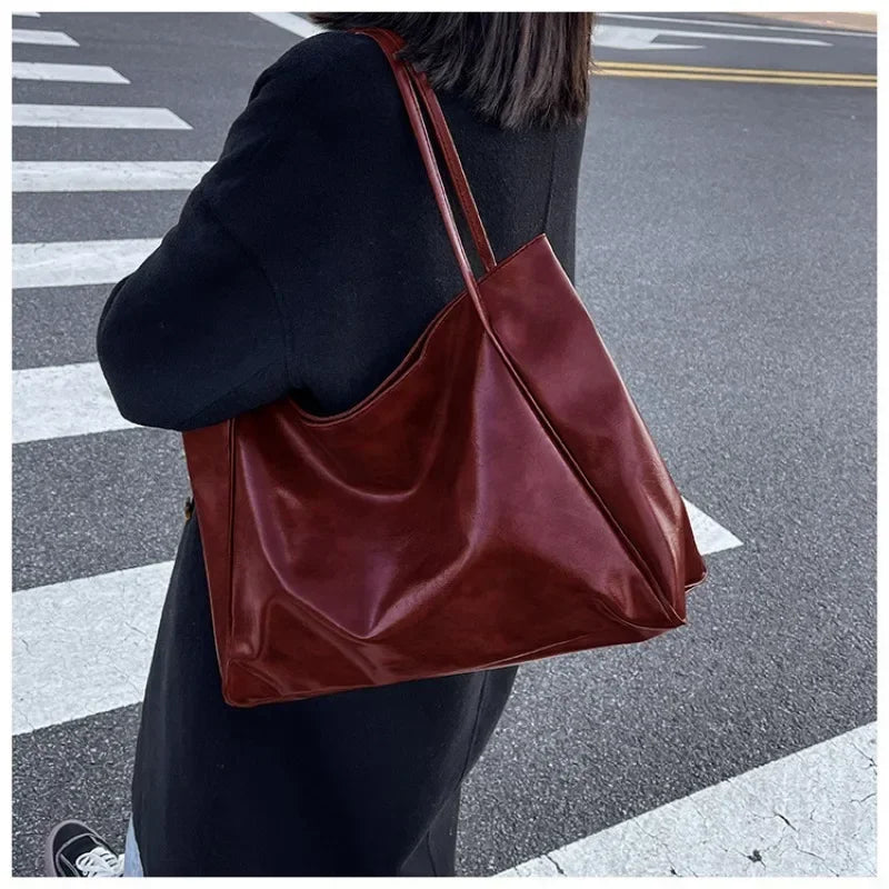 Luna Tote Bag: El Brillo de la Elegancia Cotidiana