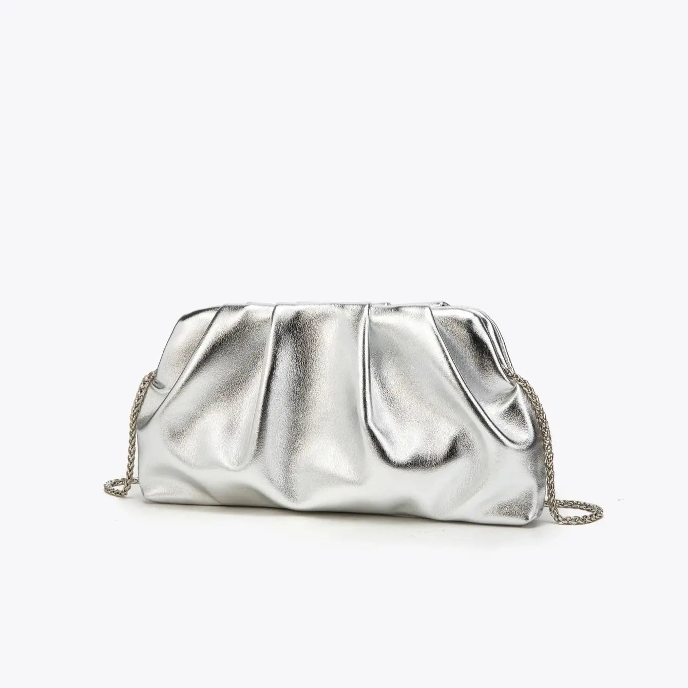 Gala Shine: Clutch Envolvente con Cadena
