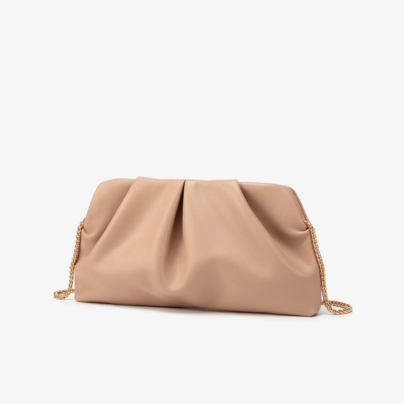 Gala Shine: Clutch Envolvente con Cadena