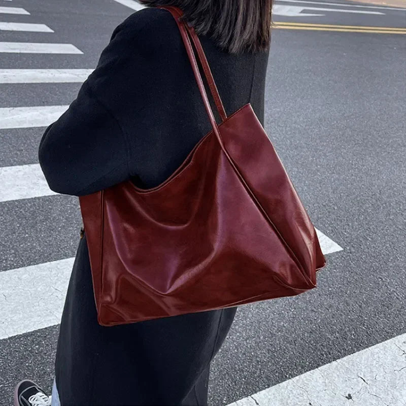 Luna Tote Bag: El Brillo de la Elegancia Cotidiana