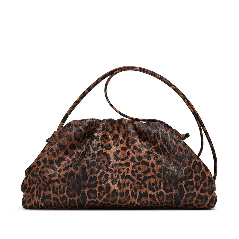 Bolso Cloud Dumpling. Plisado con Estampado de Leopardo