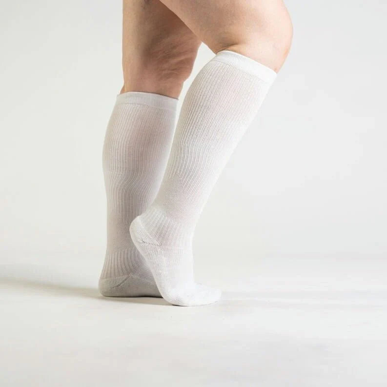 Essenza FlexRelief™ – Calcetas de Compresión (Pure White)