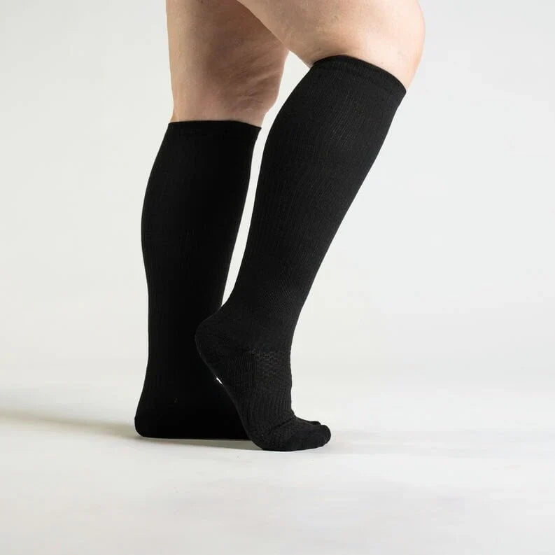 Essenza FlexRelief™ – Calcetas de Compresión (Deep Navy Blue)
