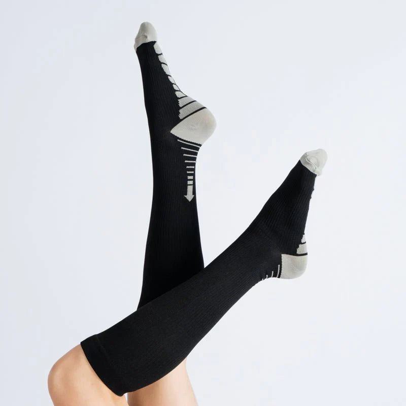 Essenza FlexRelief™ – Calcetas de Compresión (Black White)