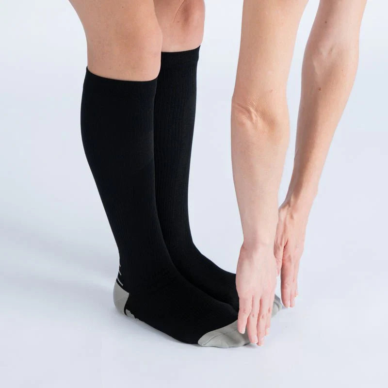 Essenza FlexRelief™ – Calcetas de Compresión (Black White)