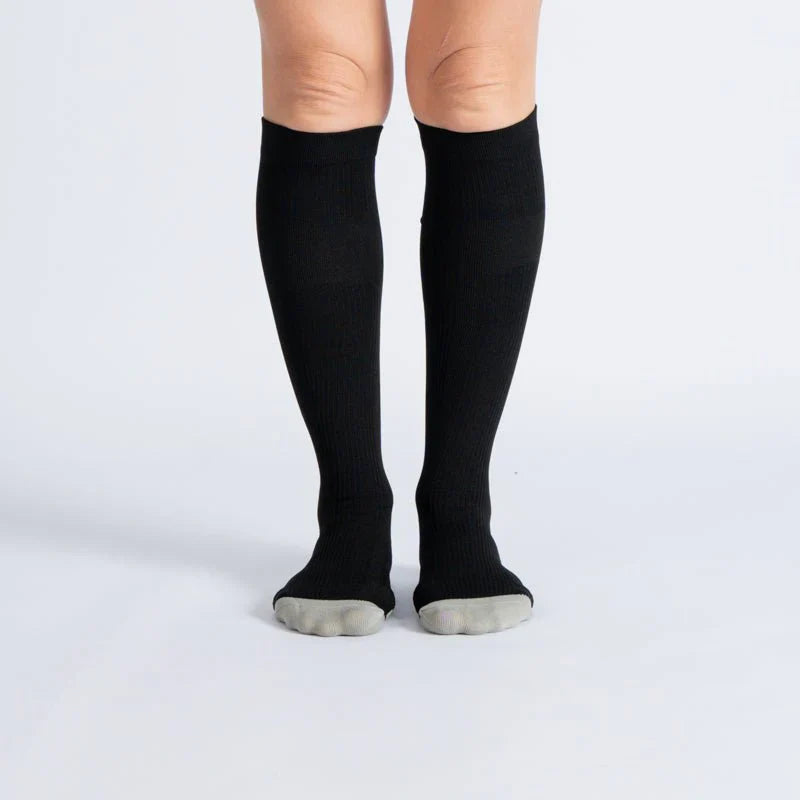 Essenza FlexRelief™ – Calcetas de Compresión (Black White)