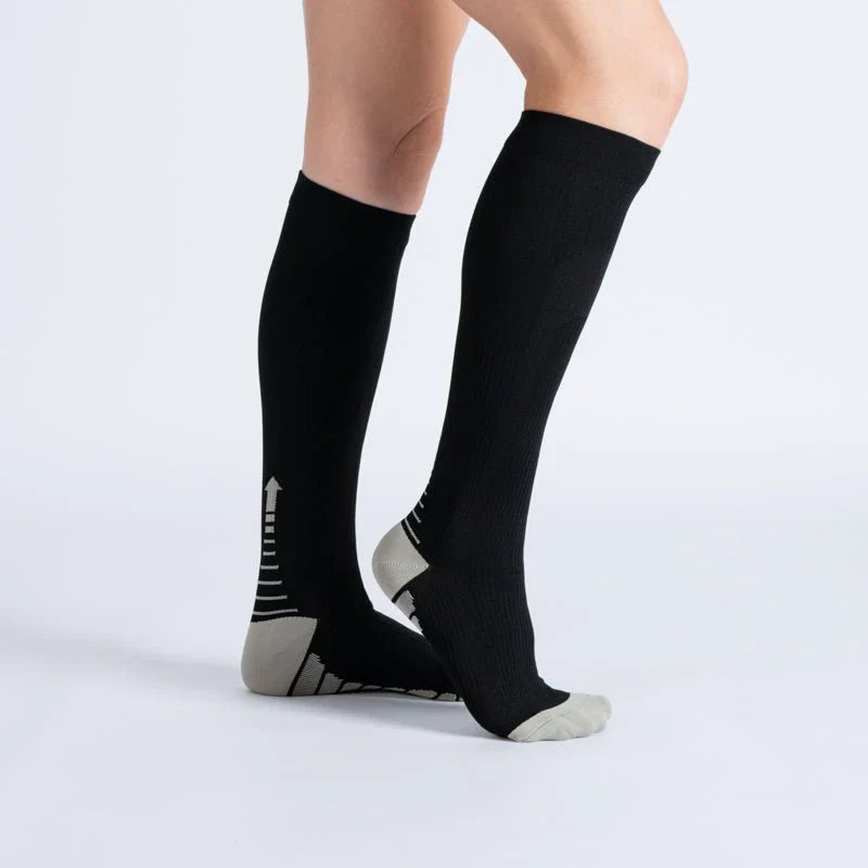 Essenza FlexRelief™ – Calcetas de Compresión (Black White)