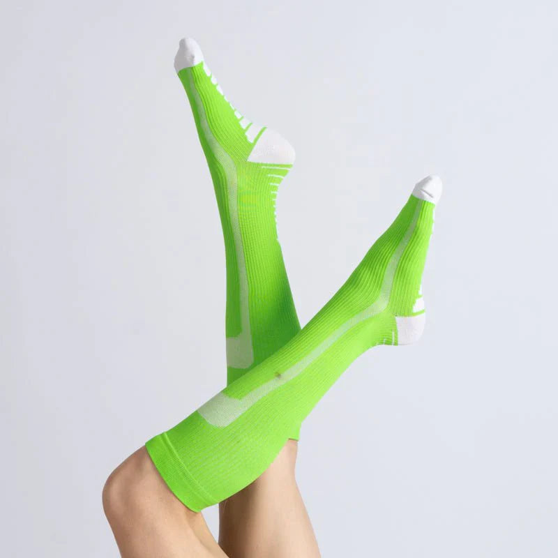 Essenza FlexRelief™ – Calcetas de Compresión (Green White Pulse)