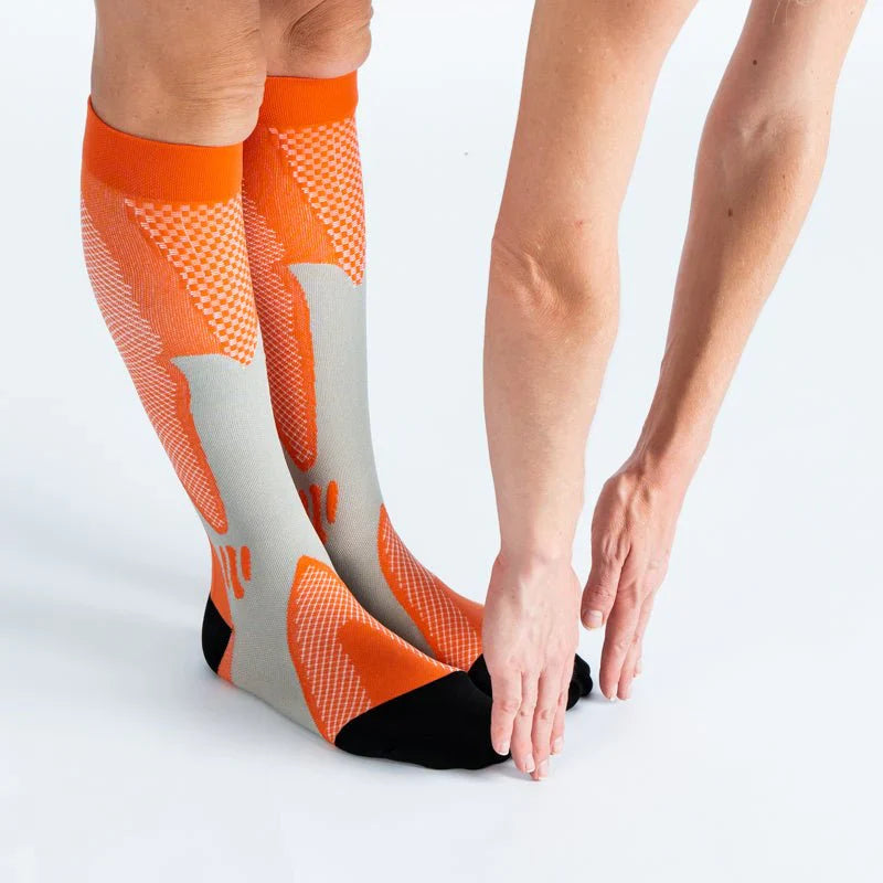 Essenza FlexRelief™ – Calcetas de Compresión (Midnight Orange Pulse)