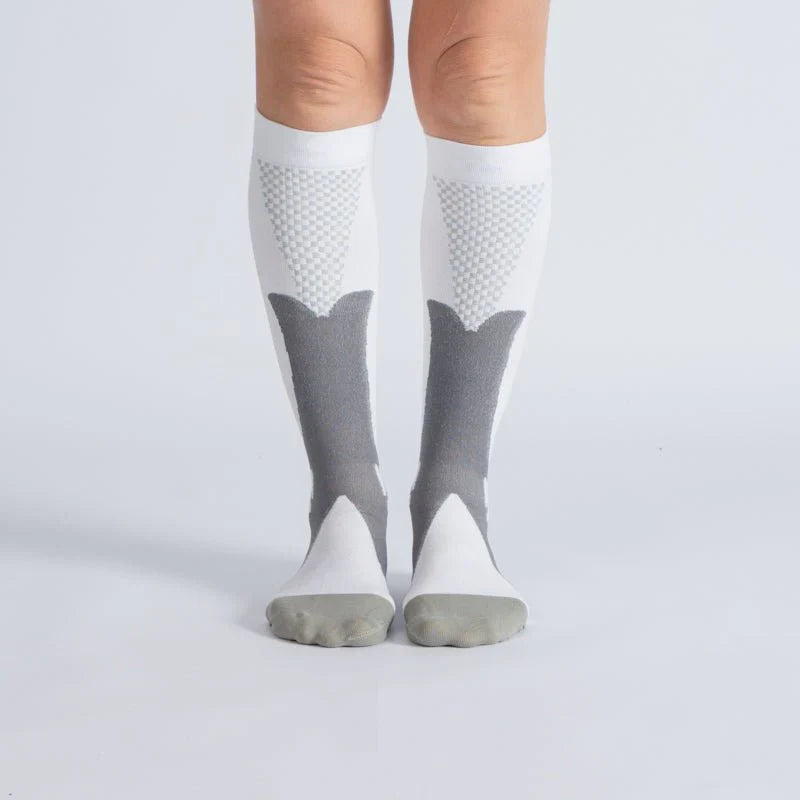Essenza FlexRelief™ – Calcetas de Compresión (Arctic White Gray)