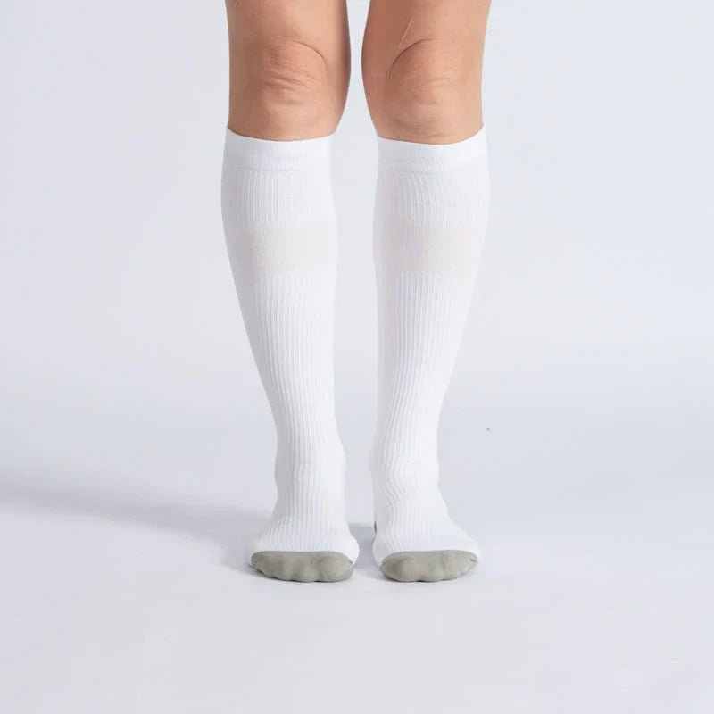 Essenza FlexRelief™ – Calcetas de Compresión (Steel White)