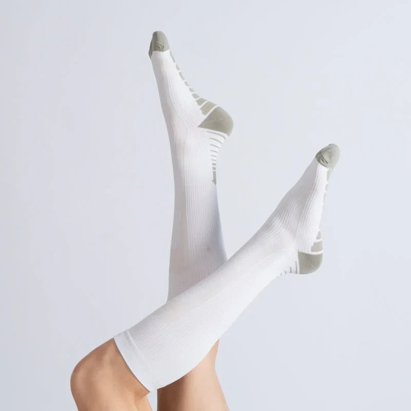 Essenza FlexRelief™ – Calcetas de Compresión (Steel White)