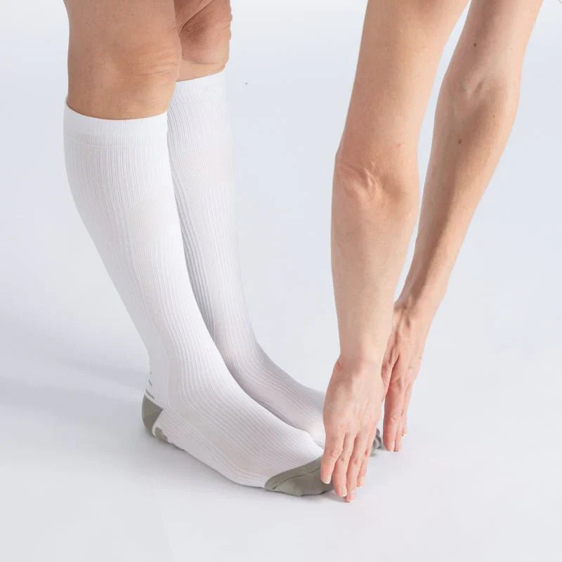 Essenza FlexRelief™ – Calcetas de Compresión (Steel White)