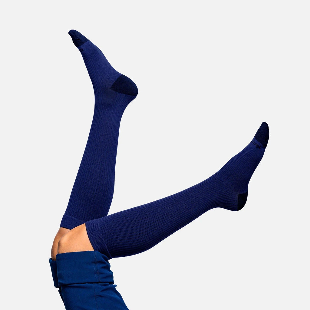 Essenza FlexRelief™ – Calcetas de Compresión (Deep Navy Blue)